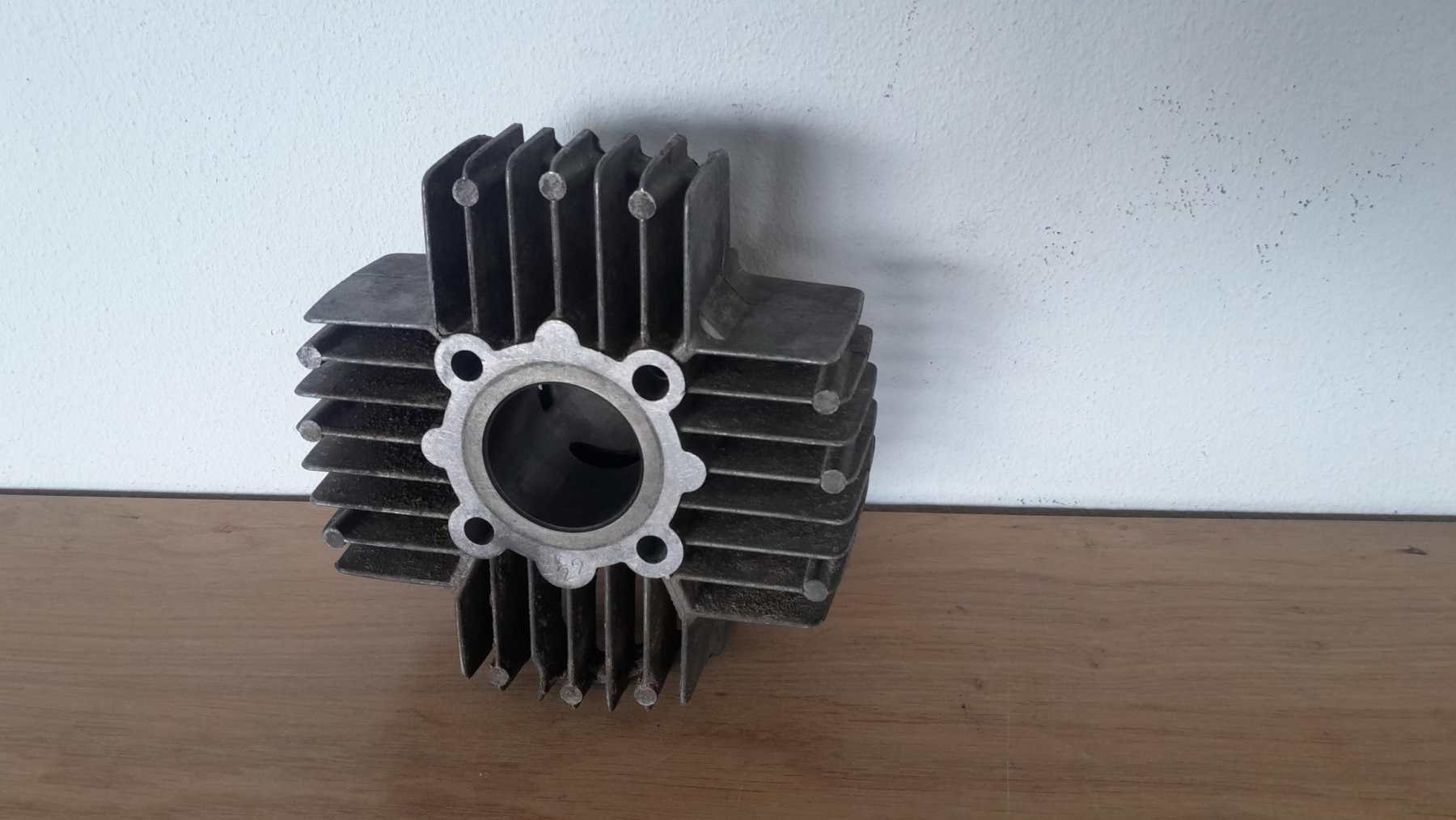 Puch Maxi NM 48.8cc originele cilinder in goede staat/ beetje vuil op de ribben