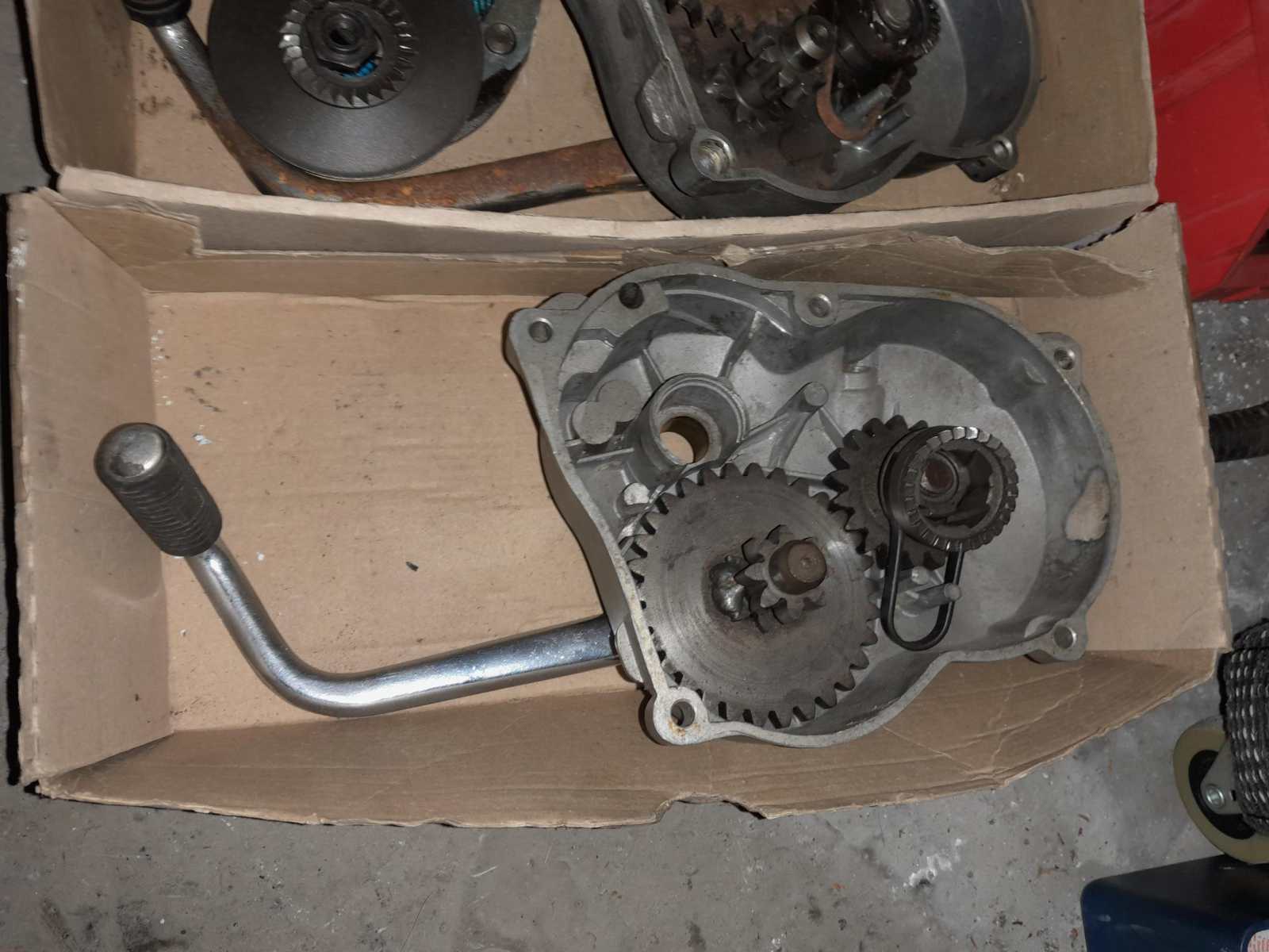 *VERKOCHT* Puch Maxi kickstartdeksel diverse inhoud