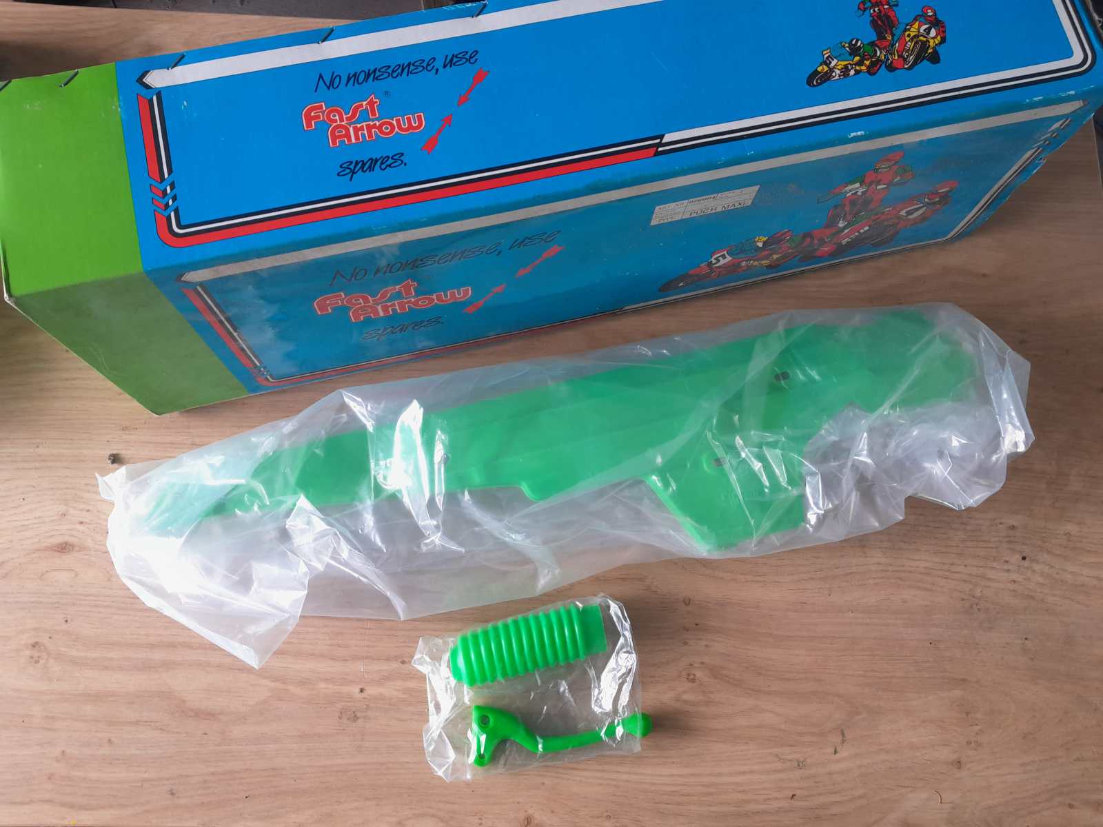 Fast Arrow  zijkap groen RHS met originele doos !