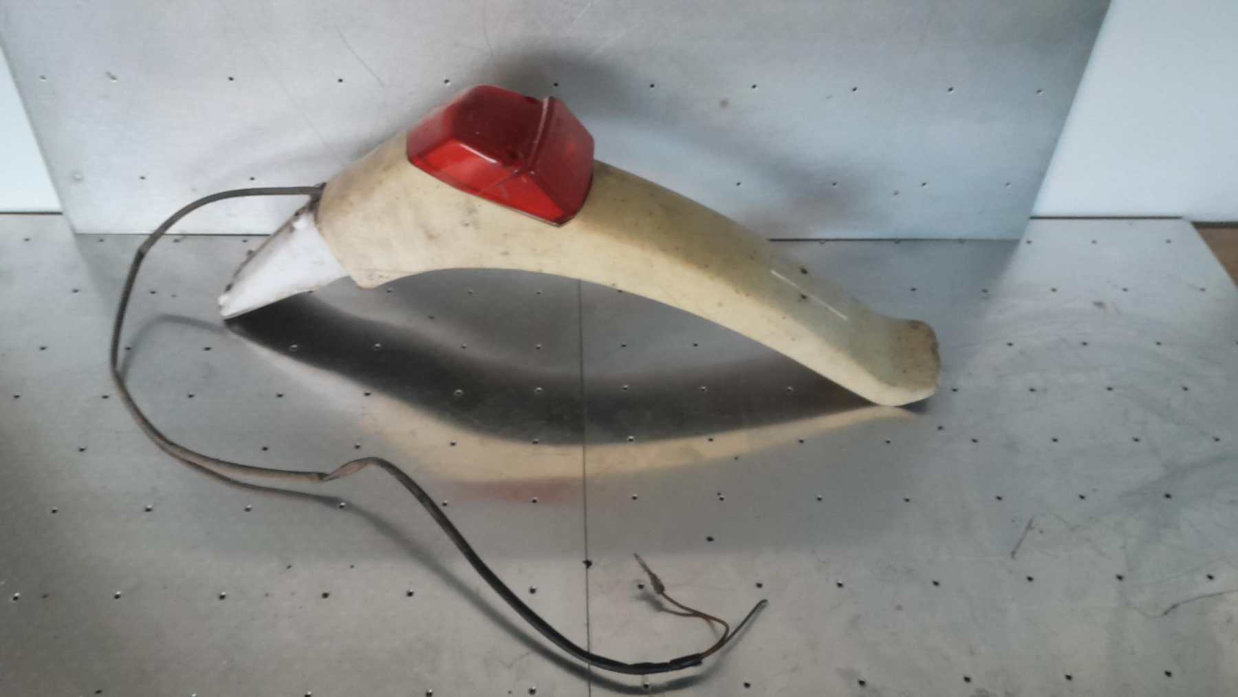*VERKOCHT* Puch Macho Radical / P1 achterspatbord origineel wit