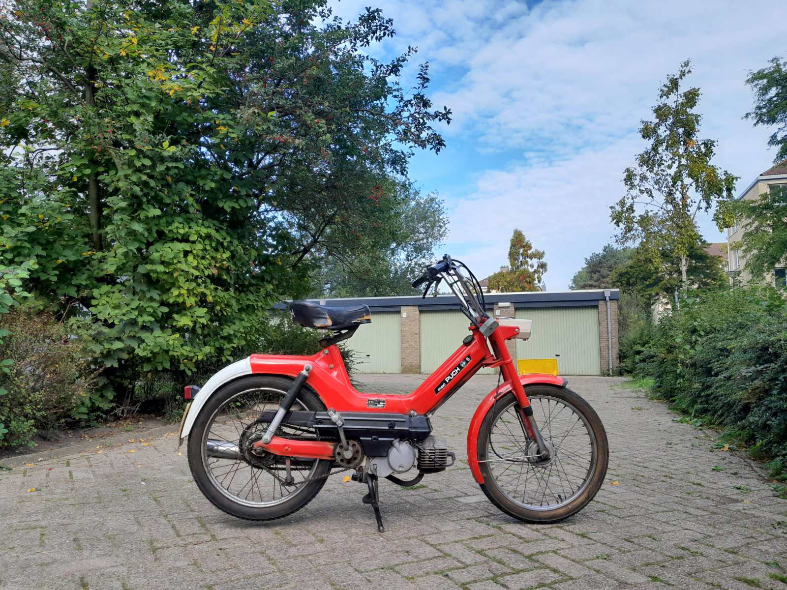 *VERKOCHT* Puch Maxi - S Rood op geldig geel kenteken