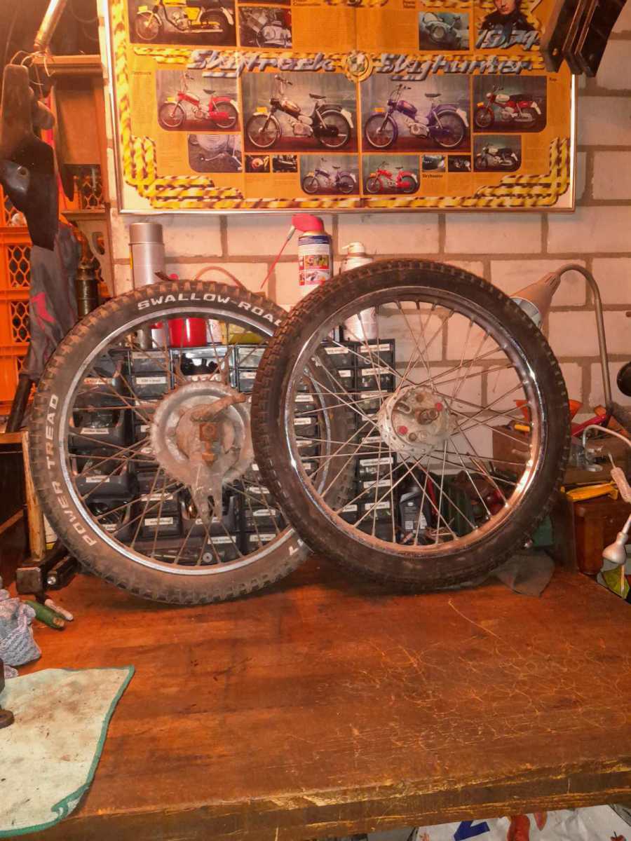 *VERKOCHT* Puch Maxi spaakwiel voor en achter