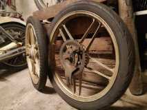 *VERKOCHT* Puch Maxi sterwielset 17 inch goud